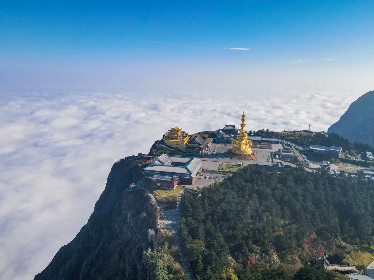 半年流失14万人峨眉山怎么了主要原因大概就两点。高票价问题：峨眉山门票160元，