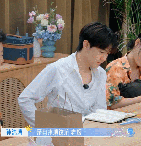 刘涛不重要我买单建议节目组给涛姐磕一个！🙇‍♀️[笑着哭]开局一条破船，