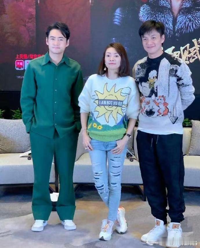 章子怡的姿势倾向已经很明显了！