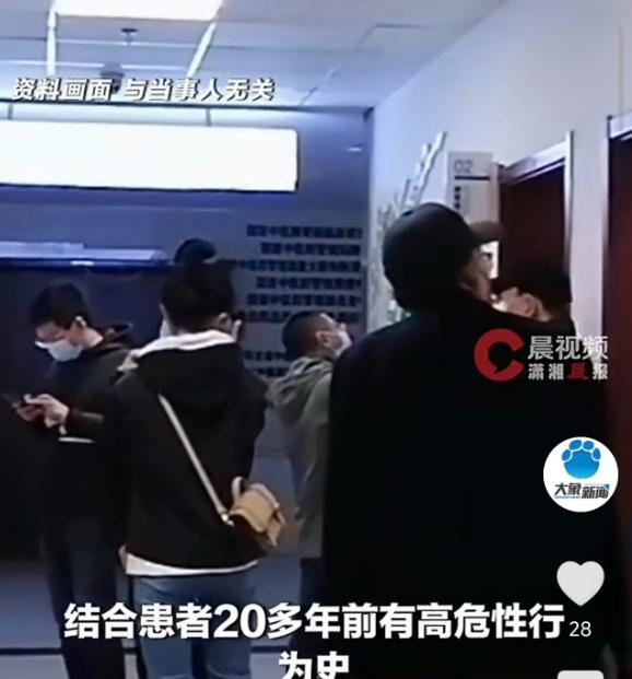 52岁的高级机械工程师，整整30年都在跟精密的图纸打交道，技术在圈子里那是响当当