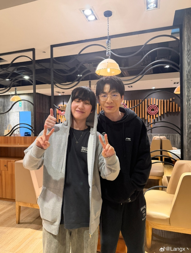 LangX晒和Xiye、Peanut合照: 每天开开心心