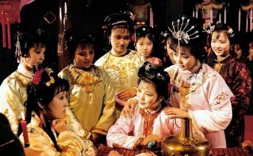 比王熙凤还精明的四位达人，两位主子两位丫环，结局都好过凤姐。 都说王熙凤是贾