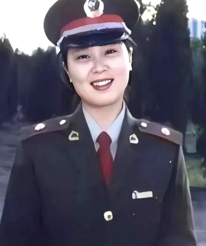 1989年，23岁清华女研究生，在去青岛的火车上，爱上一个35岁的憨厚男人。父母