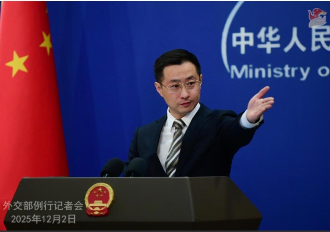 12月2日外交部例行记者会上的一幕。🇺🇸彭博社记者：台湾“外交部长”称，