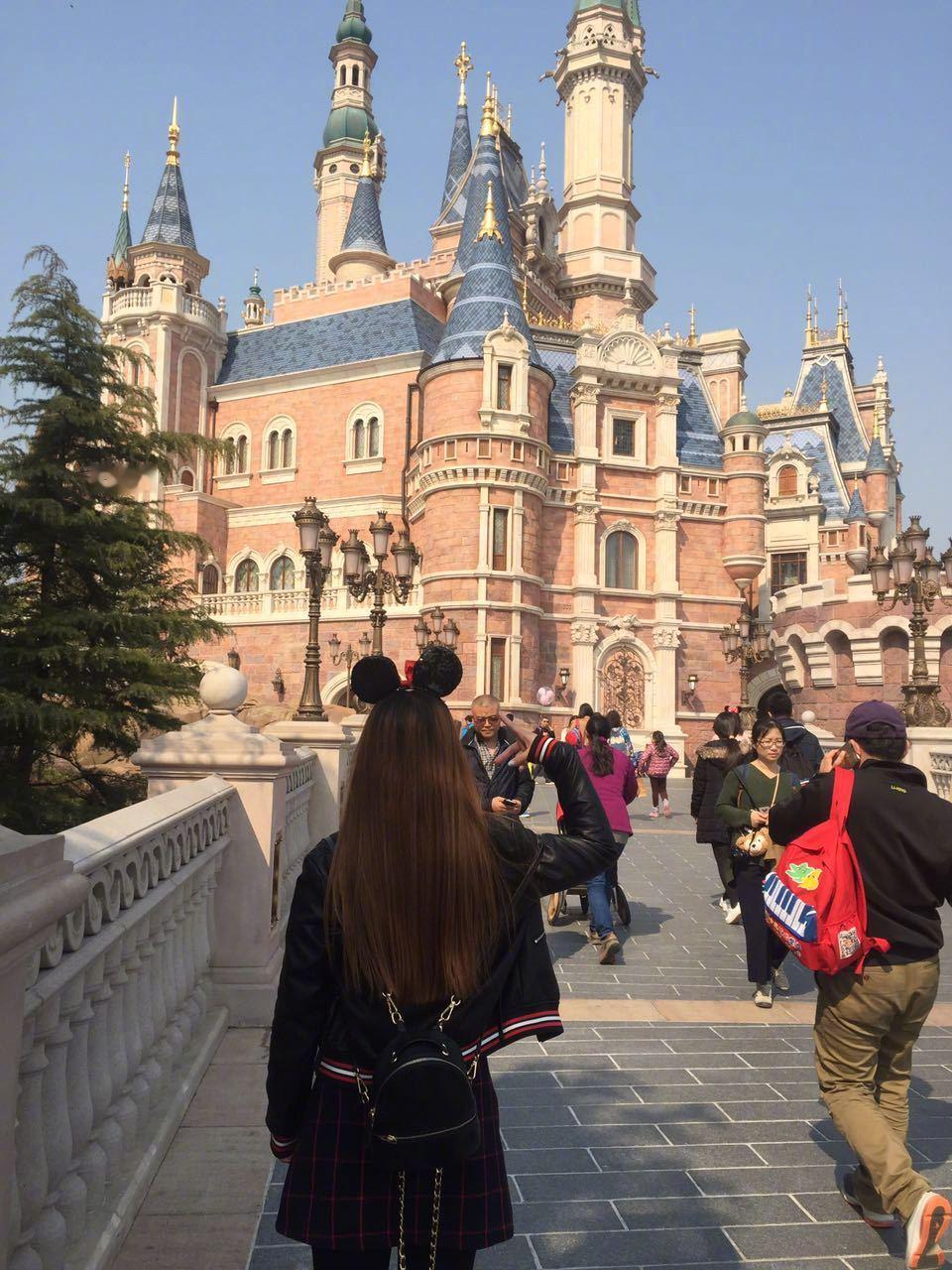 当烟花在夜空绽放，我突然读懂了上迪的浪漫细节✨今年的上海迪士尼烟花，真的值得放