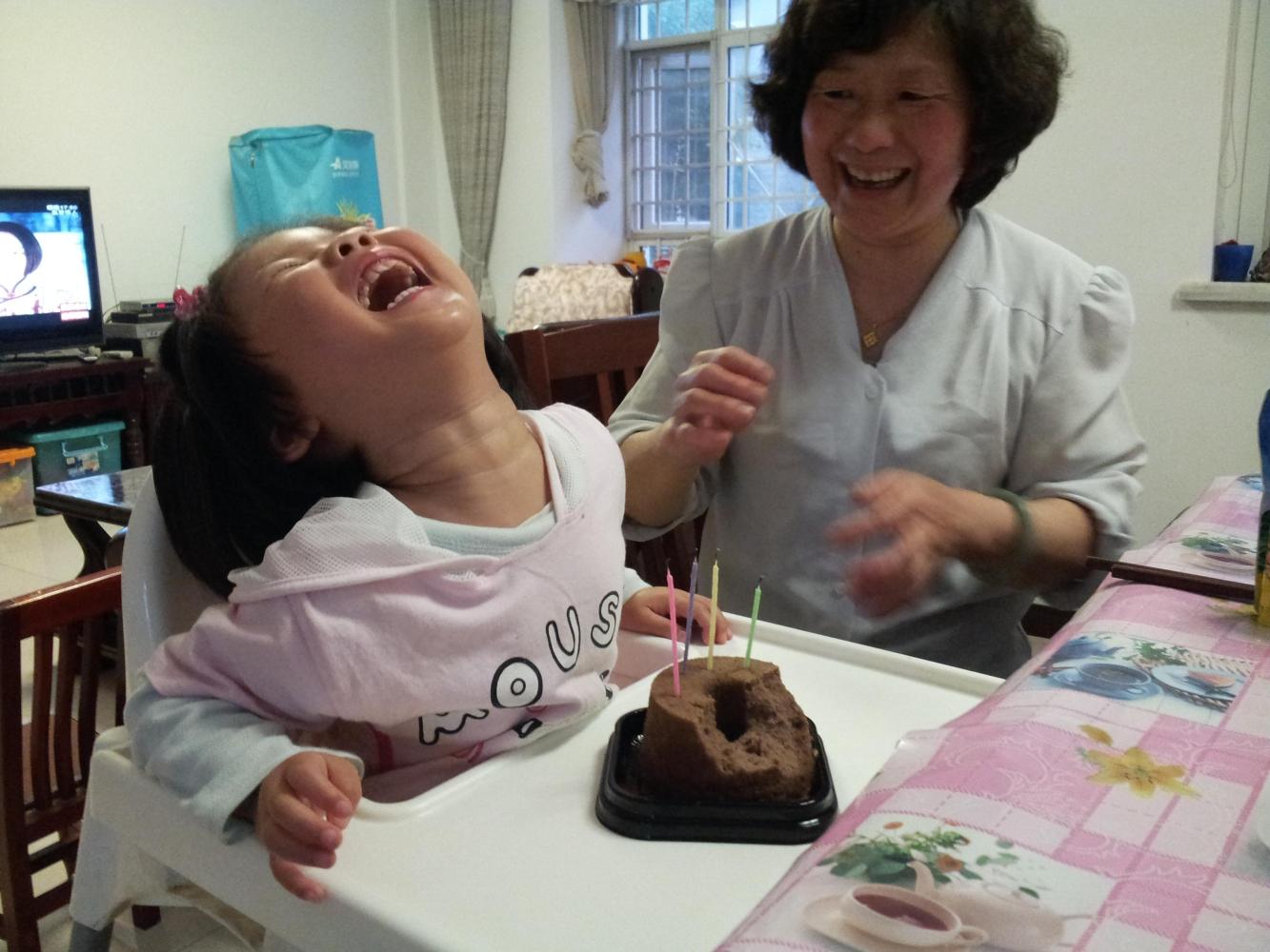 平凡与感动: 66岁姥姥带外孙女6年多, 常被孩子叫妈妈