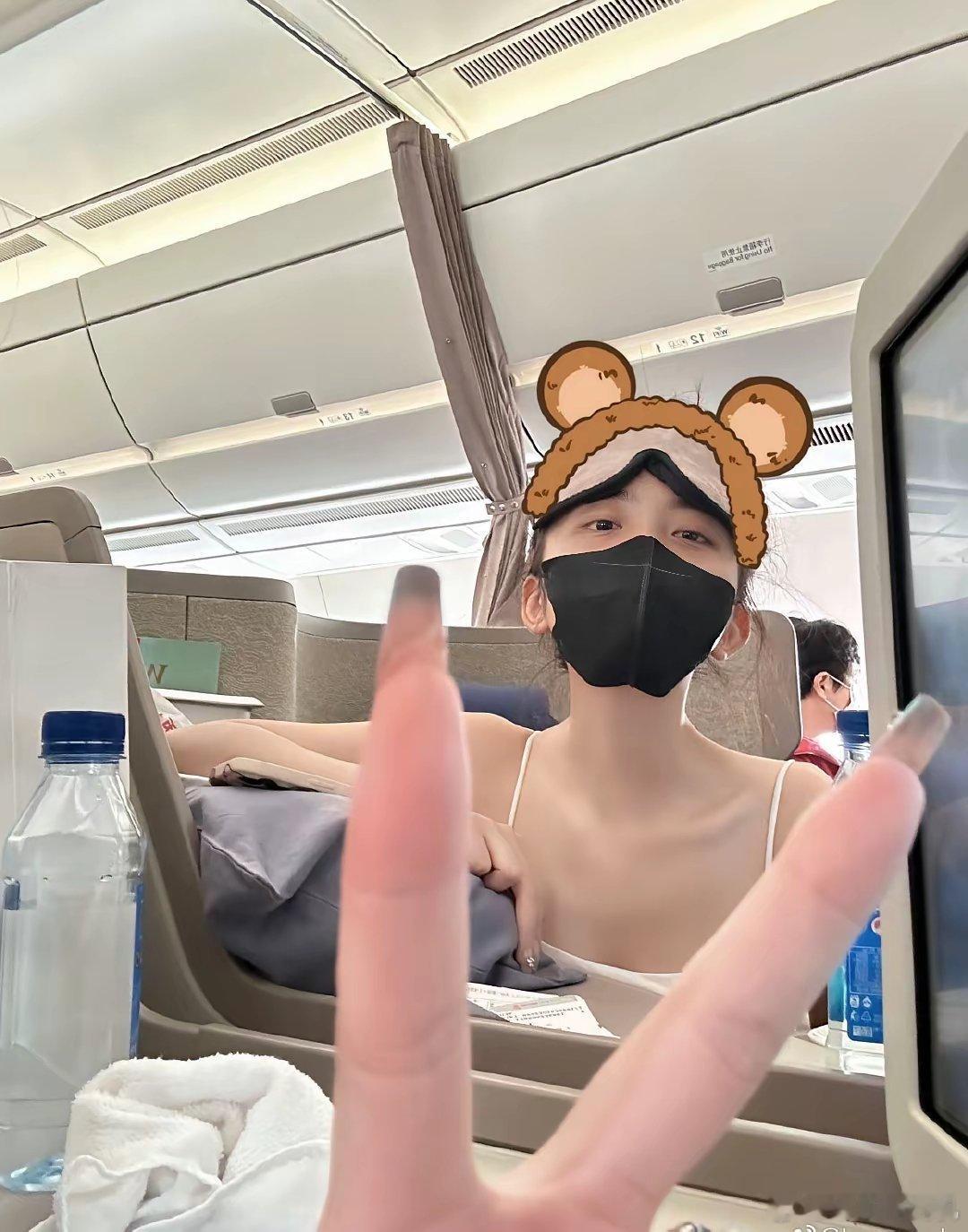 司晓迪爆料檀健次的这个聊天记录，有一个特别有意思的细节。他居然把男方设置成消息免