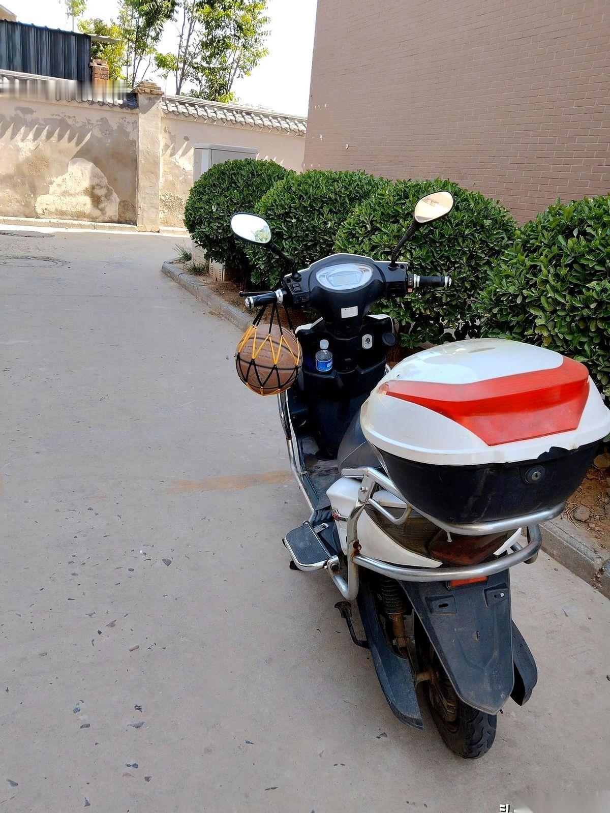 武汉武昌税务岗，岗位分数线140。我朋友一把夺过儿子的手机，屏幕上是刺眼的三个