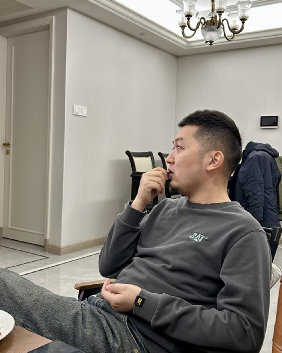 老公对我说：“等我有钱了，我就换掉你。”我笑笑，没说话，只是在心里默默说了一