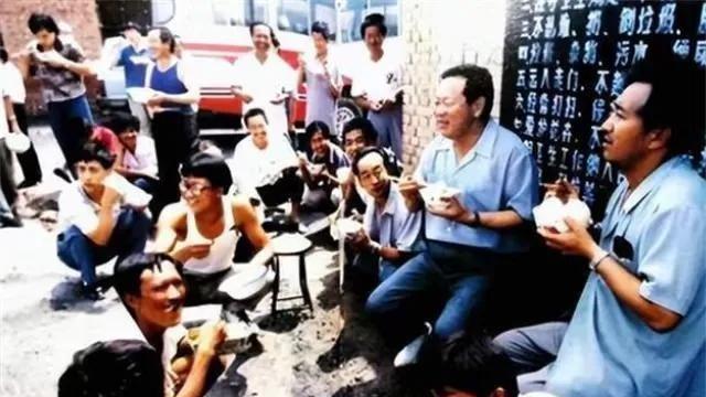1996年，为了把阳城电厂这个项目留在山西，省长胡富国前去迎接前来考察的领导，他
