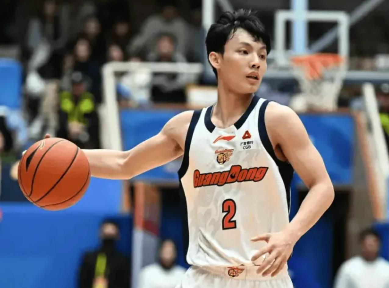 徐杰向广东队提要求！CBA常规赛第32轮，广东队算是彻底打疯了！客场对阵四川队