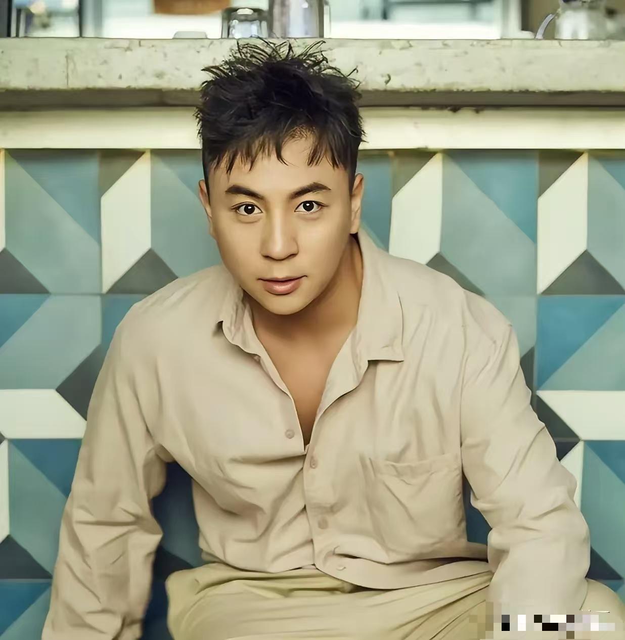 为什么释小龙现在很少拍戏了？他那个捉刀人拍的感觉比吴京那个镖人好看。有人是生活，