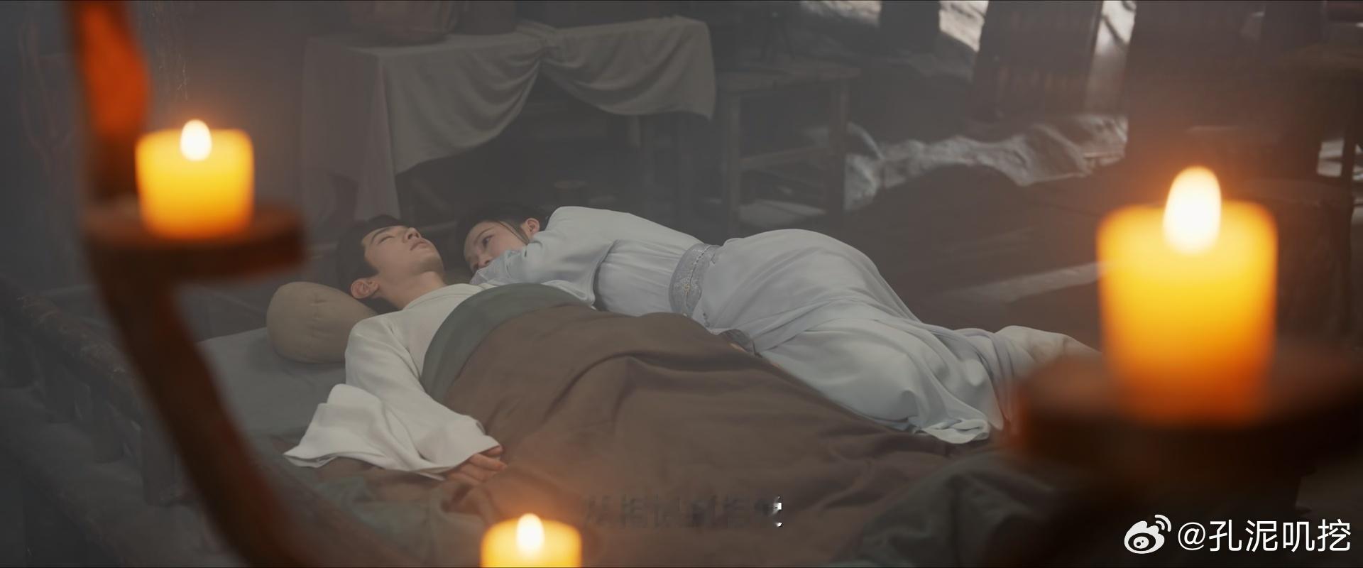 《一笑随歌》这简直是要笑死我了，付一笑躺在凤随歌身边，回忆他们这一路的相爱相杀，