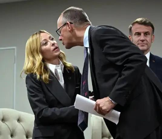 这个场面太荒唐了，11月22日G20峰会期间，欧盟几个主要国家也没闲着，他们聚在