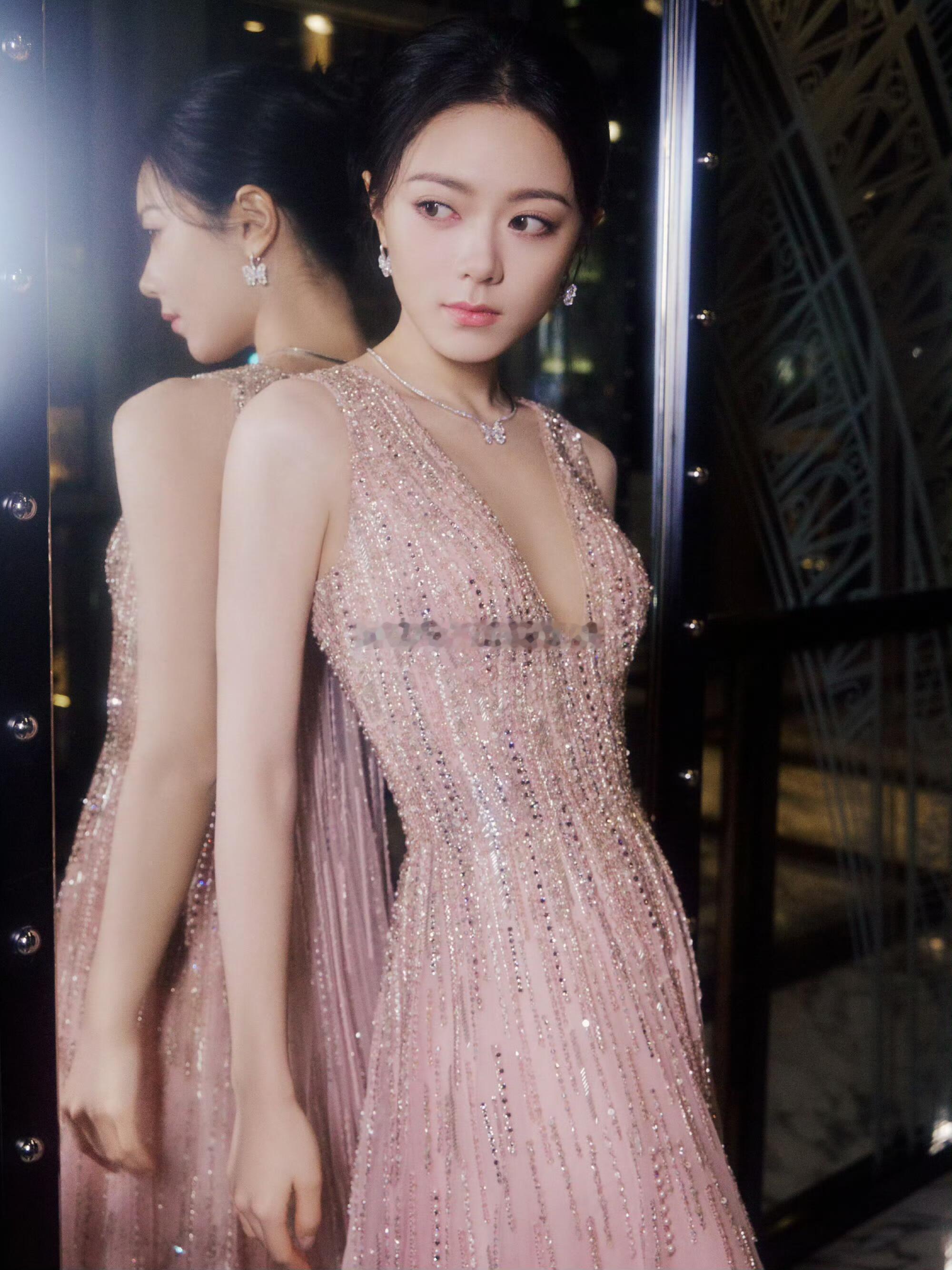 赵今麦赵今麦工作室庆功宴出图赵今麦