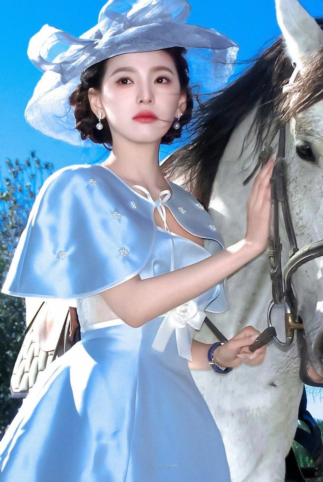 恭喜章若楠获得2025年虎扑第一女神​​​