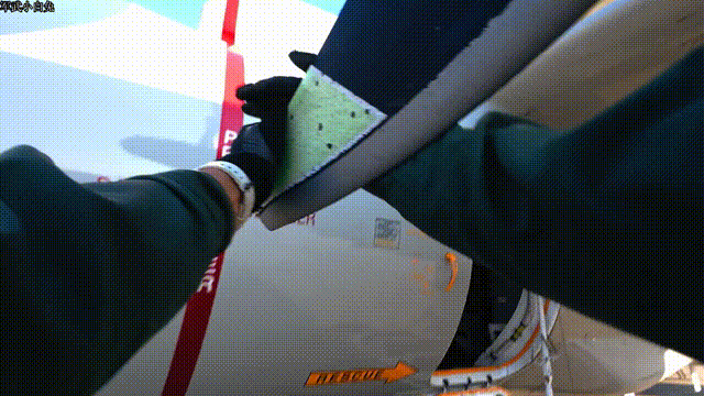 日本航空自卫队E-2C/D预警机日常训练，内部设施清晰展现。