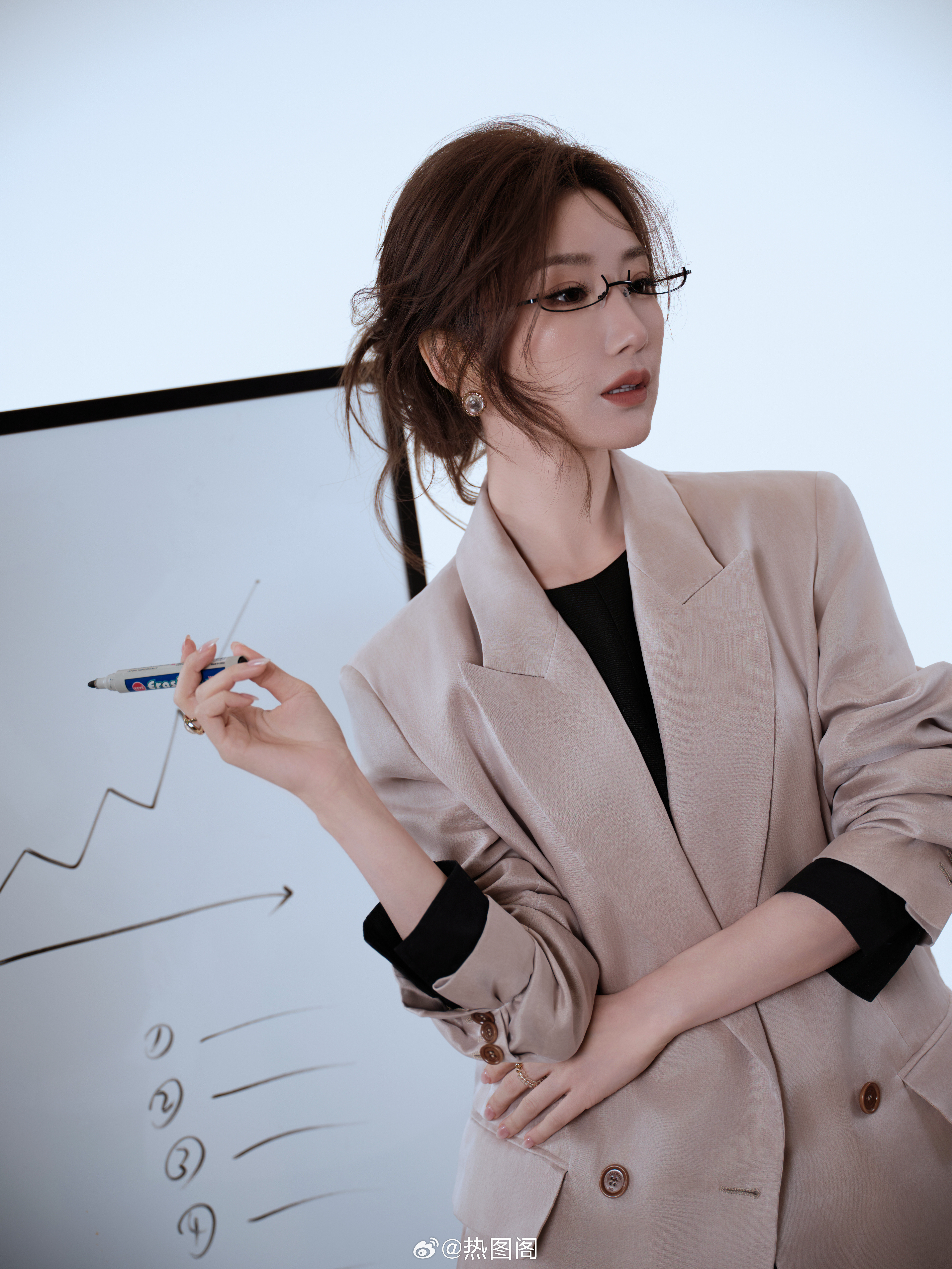 毛晓彤职场OL热图阁公众号