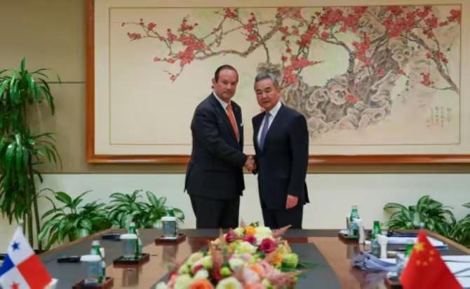 谈成了，巴拿马当场改口当地时间5月26日，在巴拿马不懈努力下，终于和中国外交部