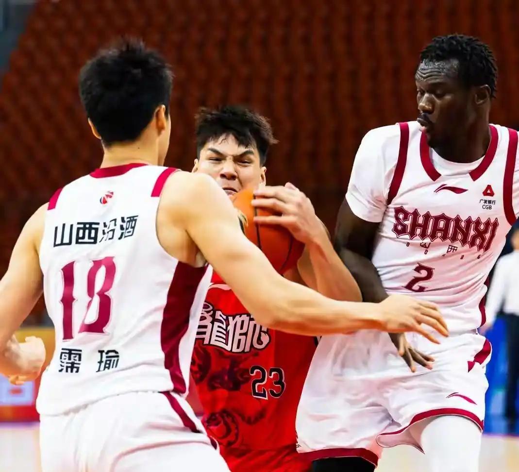 但如果你认为这只是一场普通的常规赛失利，那就大错特错了。比输掉比赛更让山西球迷感