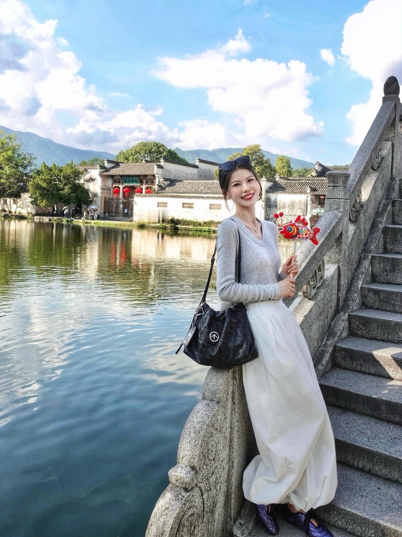 终于来到宏村！闯入水墨画今天穿什么​​​