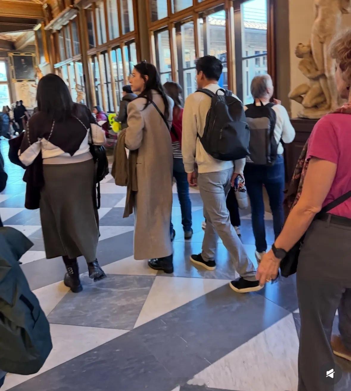 霍启山娜然同游意大利霍启山娜然意大利被偶遇霍启山娜然同游意大利