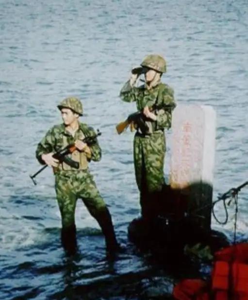 1990年，我军在南薰礁的11名战士失联，调查发现，6人死亡，5人失踪，情况非常