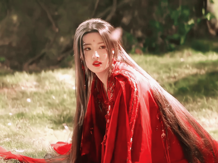 卢昱晓扮狐狸新娘见过穿嫁衣最美的仙子，卢昱晓这身狐狸新娘装必须上榜，红裳衬雪肤