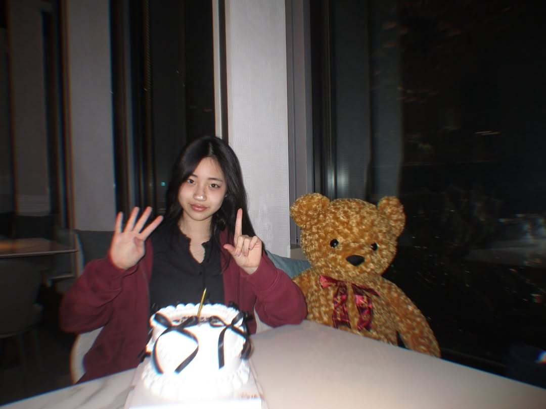 许老三14岁生日🎂妈妈小S在底下留言：恭祝皇后～福泰安康🤣🤣🤣许曦恩