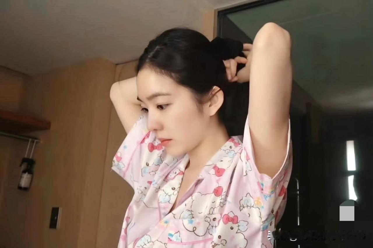 这是裴珠泫刚醒时的淡颜，太美了