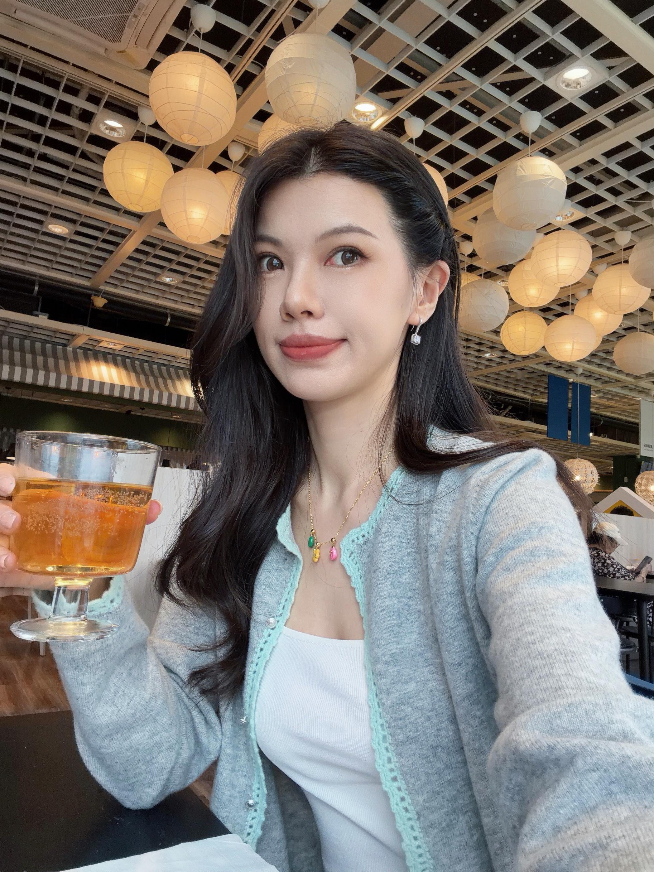 无所谓，我有健硕的大腿[加油]今天穿什么​​​