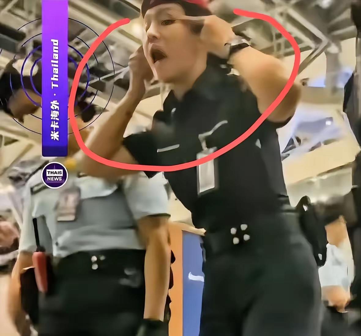 这件机场冲突事件看完让人心里五味杂陈，二十多名持有有效机票的乘客，走完安检登上廊