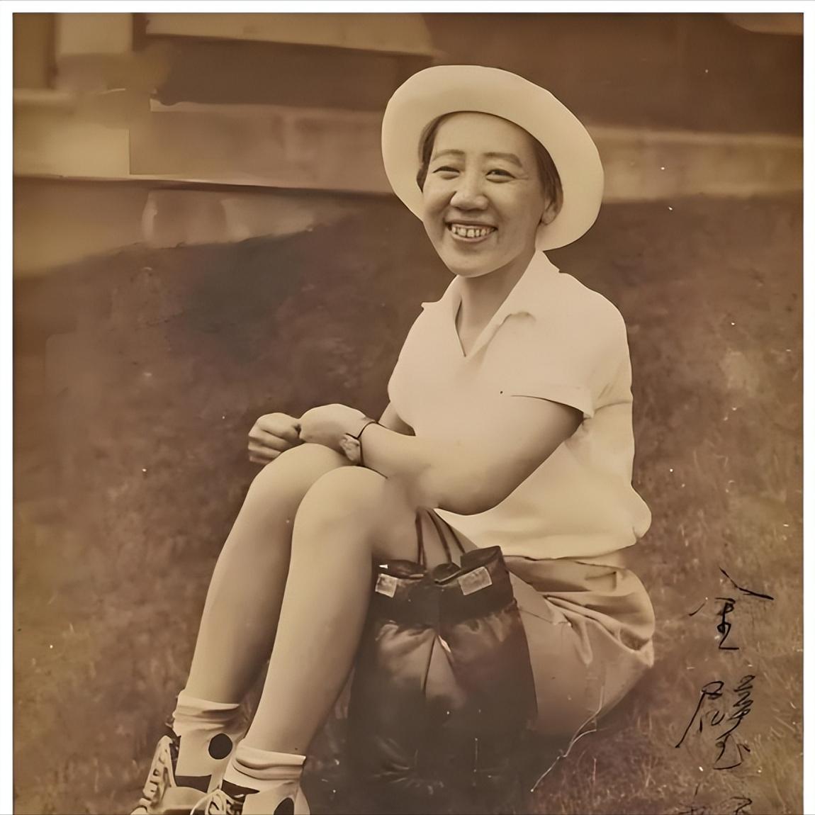1945年，川岛芳子落入军统手里，可军统手段用尽，她就是没反应。这时，戴笠拿着尺