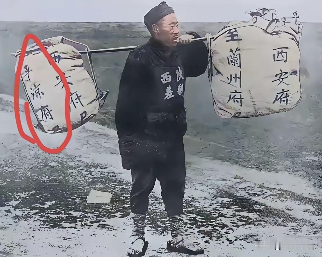 这张百年前照片的主人公应该是现在快递小哥的鼻祖了吧!这是1910年由英国记者