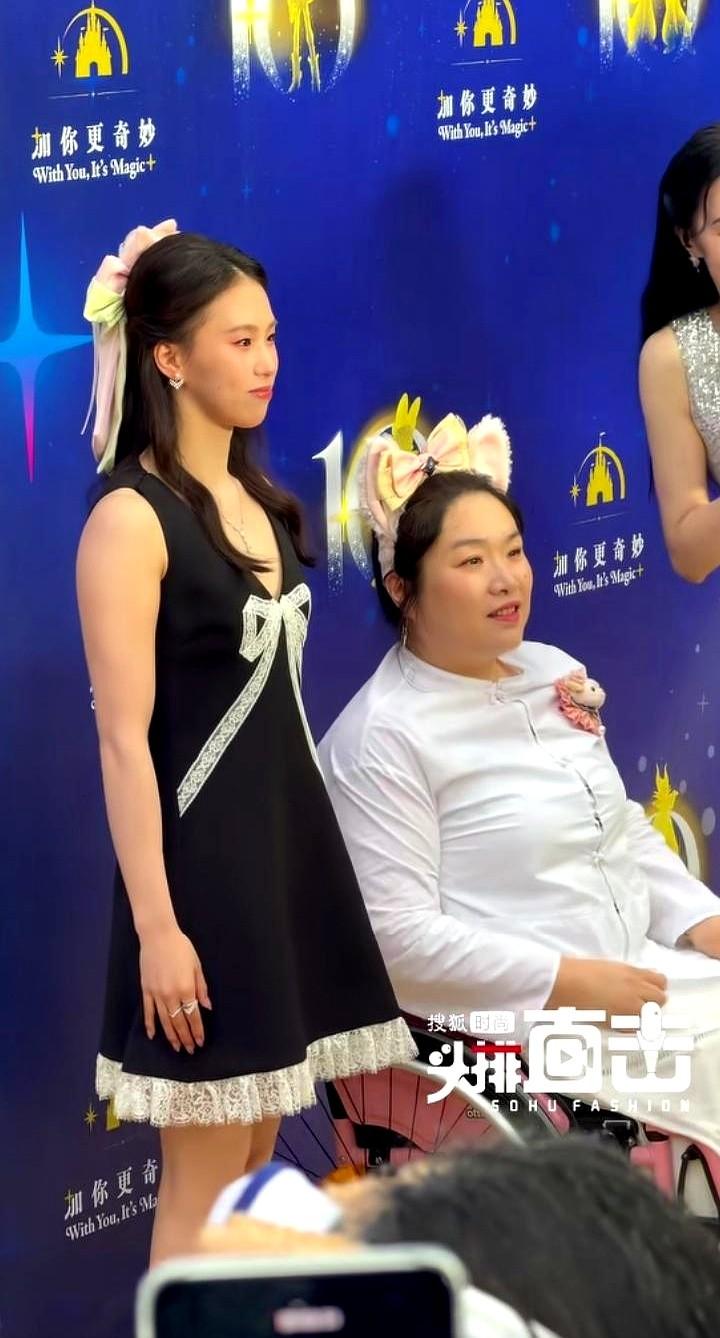 水立方又炸了！陈芋汐带着个14岁的小姑娘，直接拿下冠军。2026年跳水世界杯