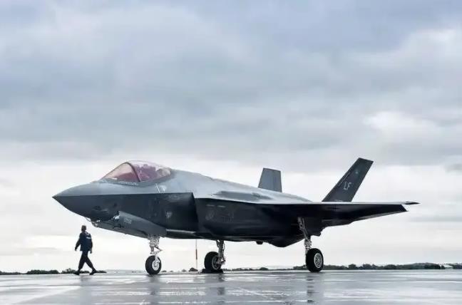 中国武器下一个要实战验证的就是能不能打掉美国的F-35隐身战机，目前来看，最好的