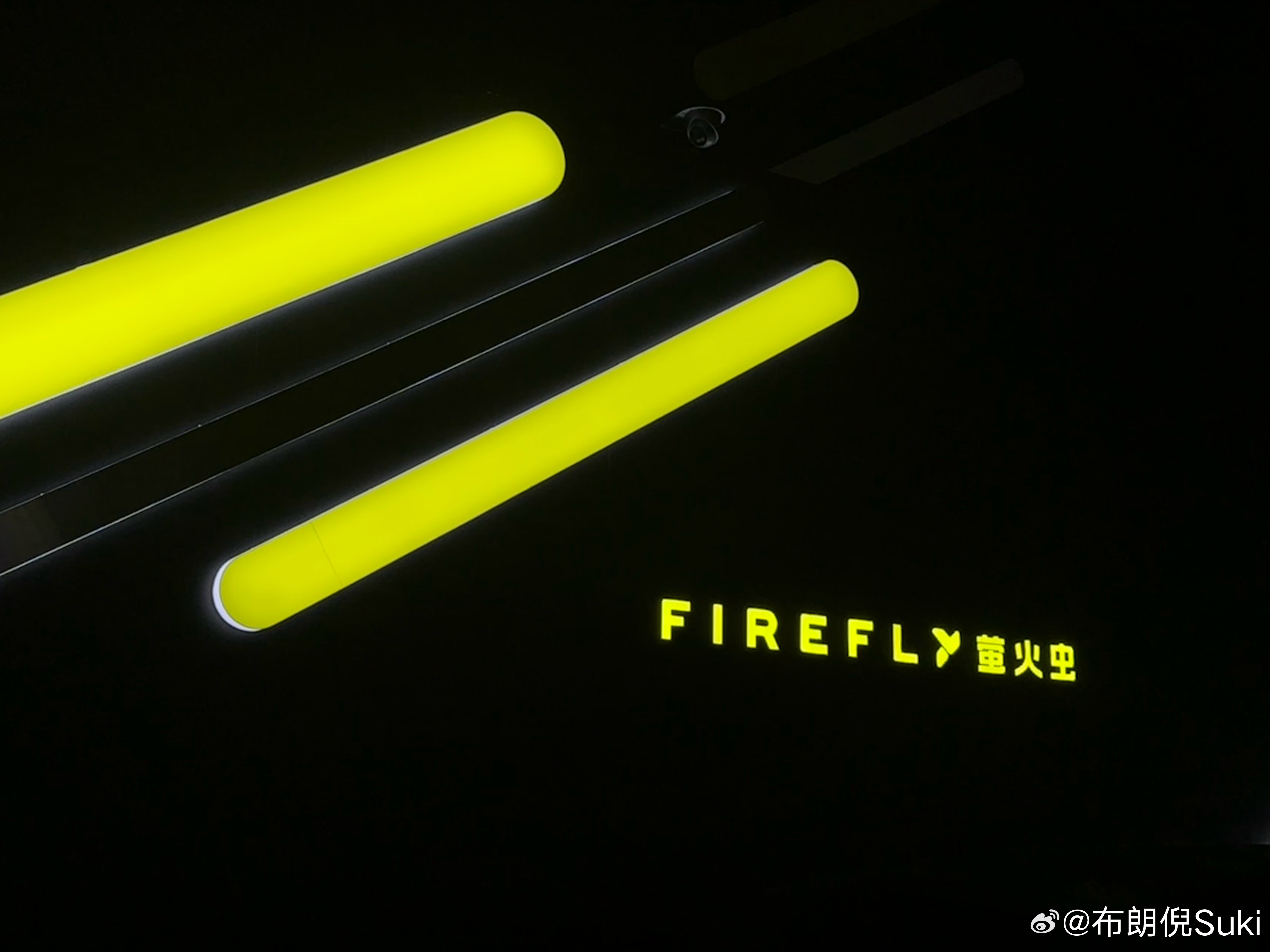 在夜店里开发布会也真是活久见了，firefly萤火虫夜行生物限量版，全球限量66