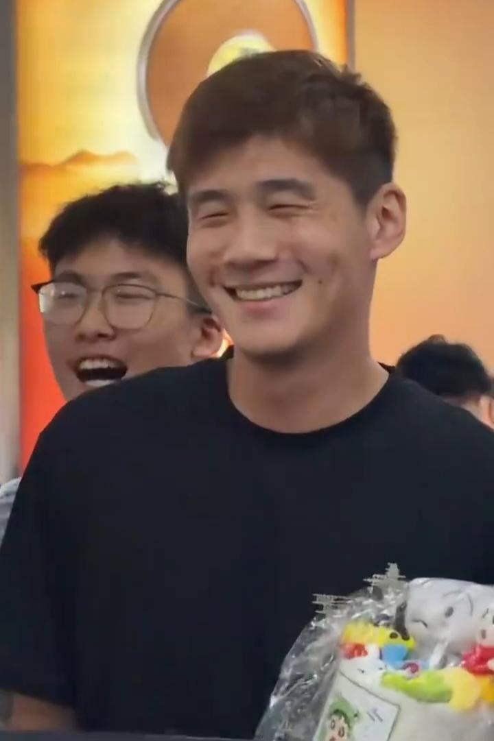 山西男篮一日之间双喜临门，宁波男篮后场大将王俊杰，加盟后到达太原，得到了山西球迷
