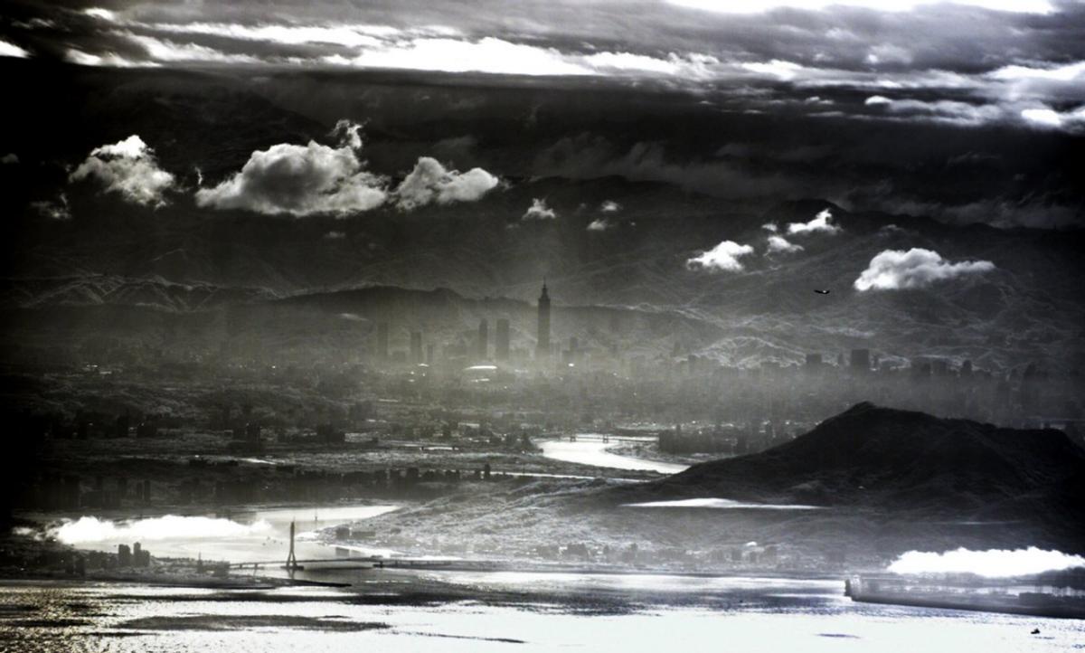 东部战区发布重磅视频，双尾蝎无人机俯瞰台北，“台独”再无宁日12月29号，东