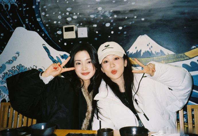 张雅钦说在追杨紫的生命树张雅钦追《生命树》追得好认真，还走心夸杨紫：淋过雨也会