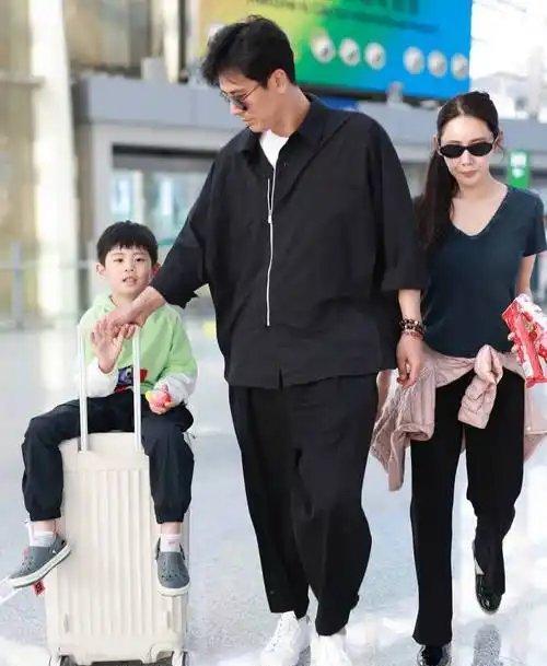 秋瓷炫于晓光7岁儿子惊艳亮相！身高与萌趣双在线引全网热议近日，#秋瓷炫于晓光7