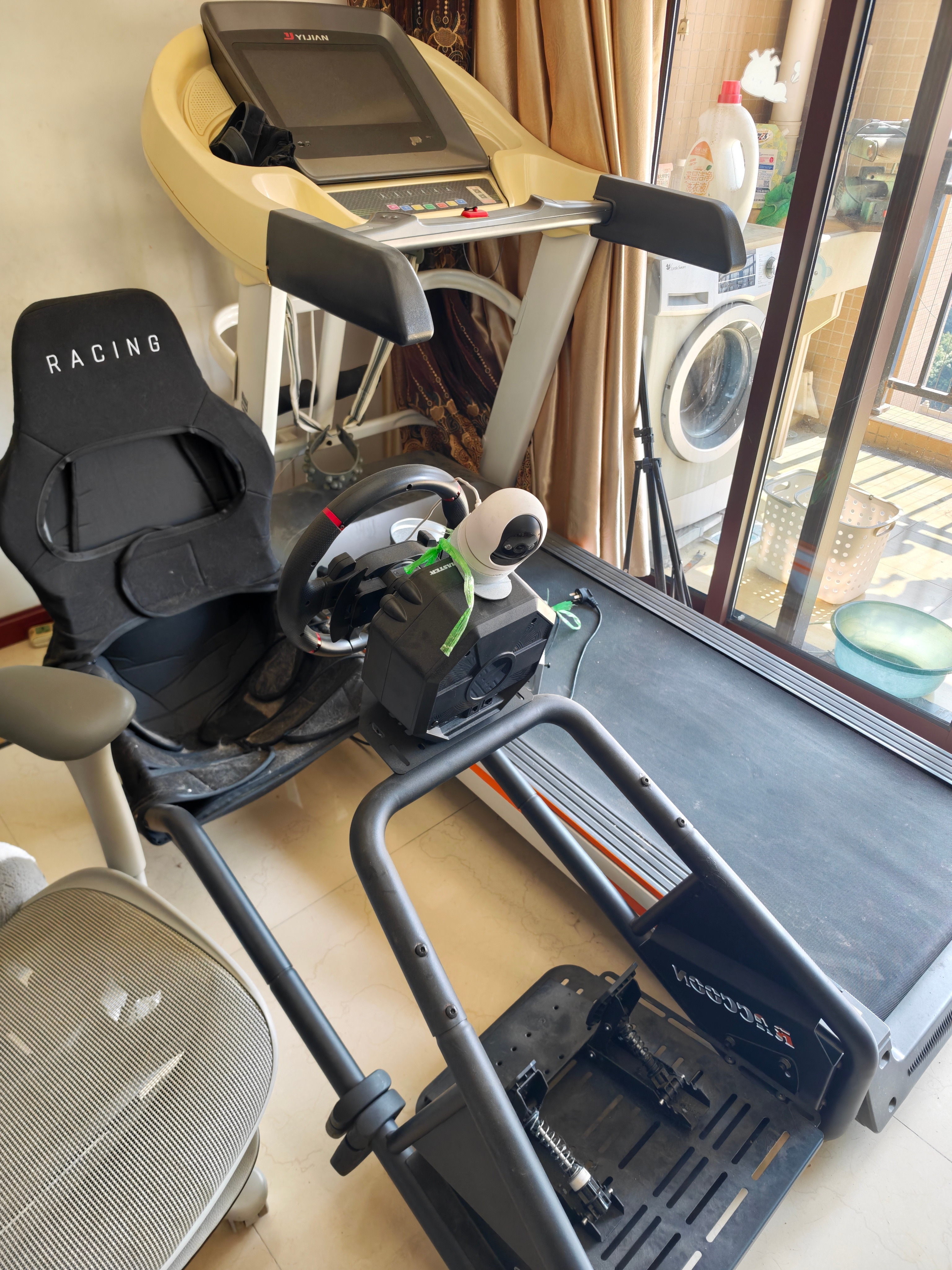 生活吃灰五大件，掌机，VR眼镜，赛车套装，跑步机和书，也算是一个一个坑都踩了而且