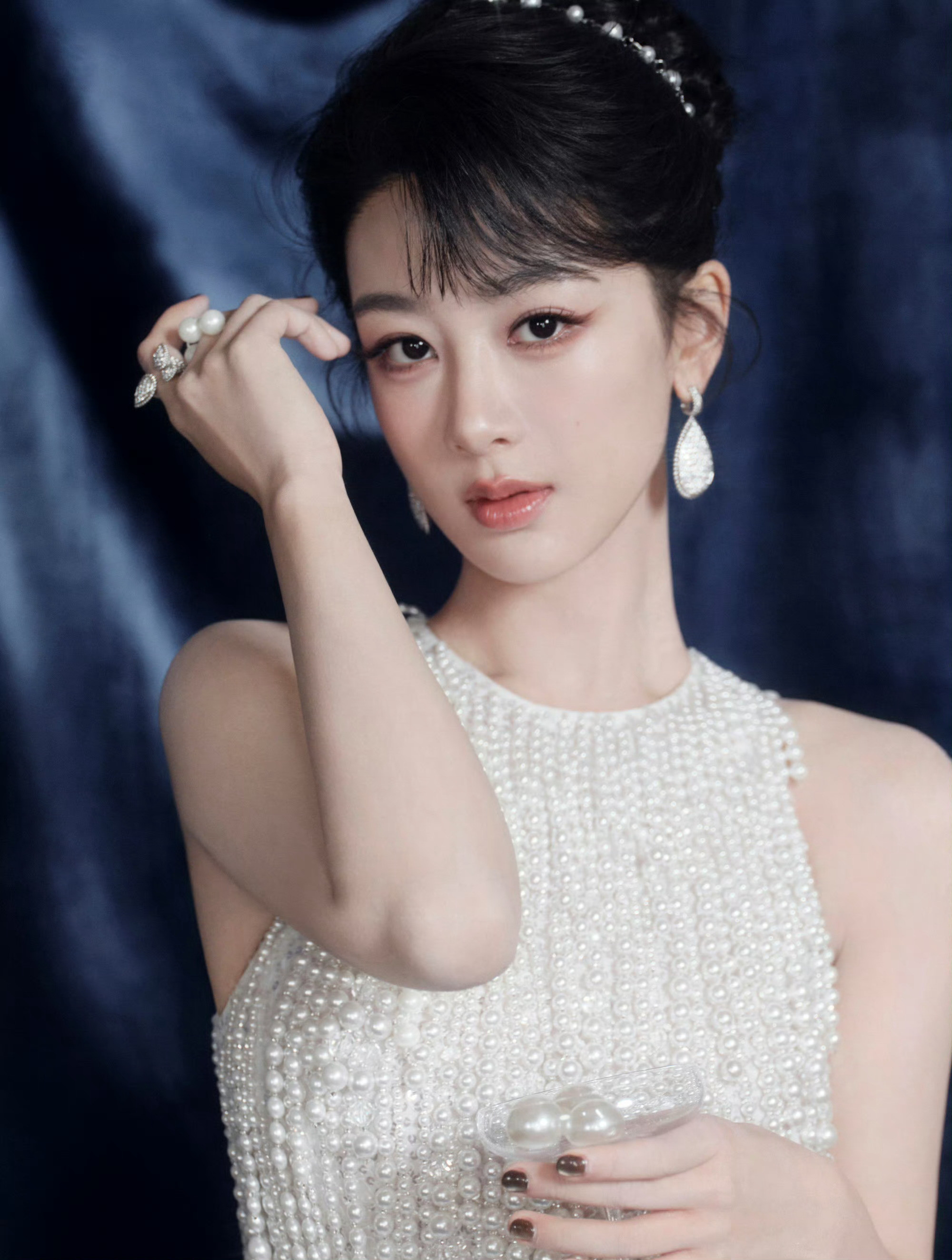 杨紫珍珠高定裙好看杨紫珍珠裙​​​杨紫珍珠高定裙，今天这个紫妹真的超级好看，