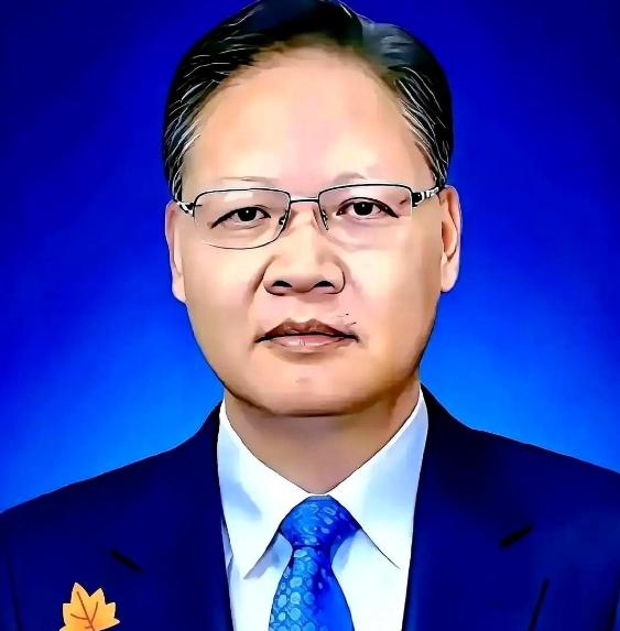 前脚，大使刚把纪念品送到第十万个印度签证申请人手上，又是免签证费，又是指纹免采，