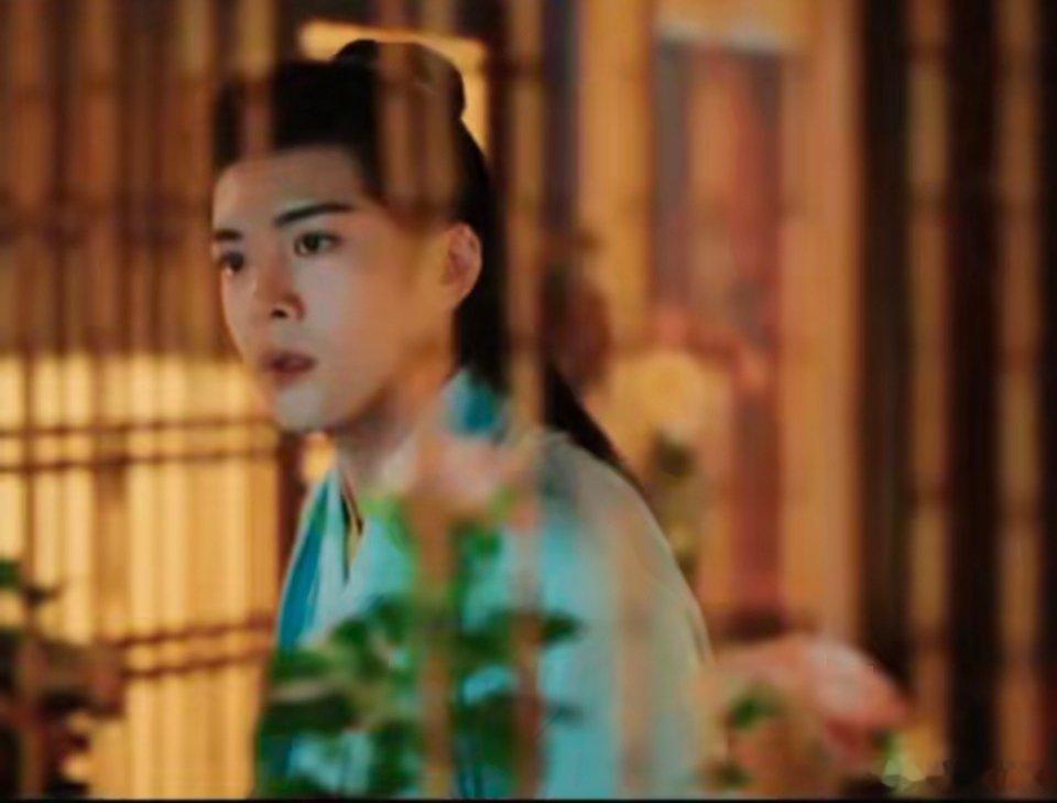 临江仙：大成玄尊白九思的转变牵动着无数观众的心。这位曾将“放下渡人情节，尊重他人