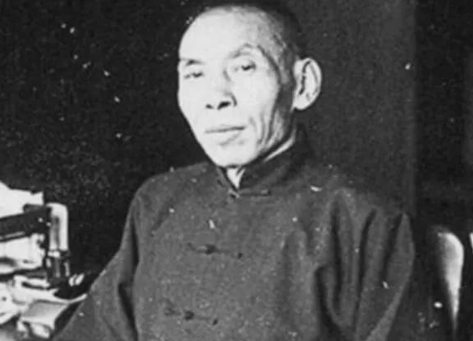 1946年，上海警察局长宣铁吾和杜月笙矛盾激化，在蒋经国的支持下，宣铁吾先拿杜门