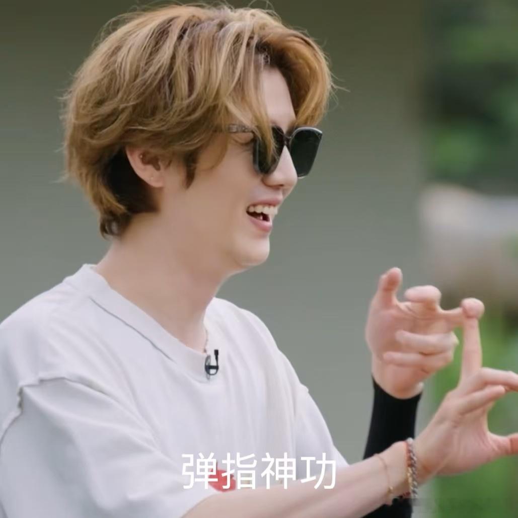 鹿晗怎么还惩罚上自己了鹿晗是真的爱吃酸哈哈哈哈哈鹿晗对酸味的接受度远超常人，别