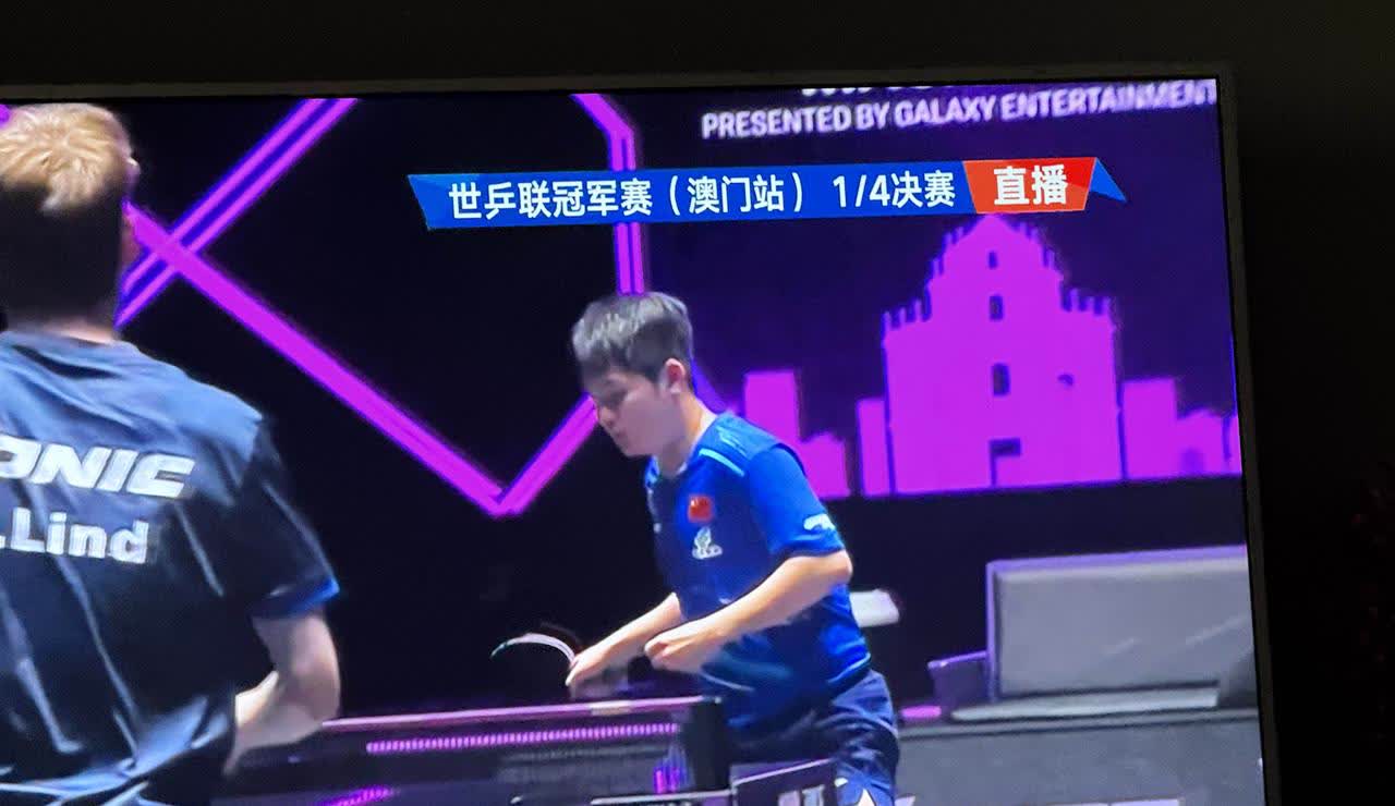 林诗栋输球了，被丹麦的林德挡在了四强之外，其实挺心疼这个小孩的，小小年纪世界排名