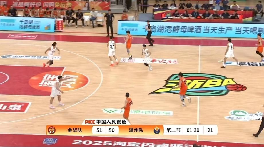 金华51:50领先温州，这样的比分，你敢相信吗？温州队此前可是被众多球迷认为浙b