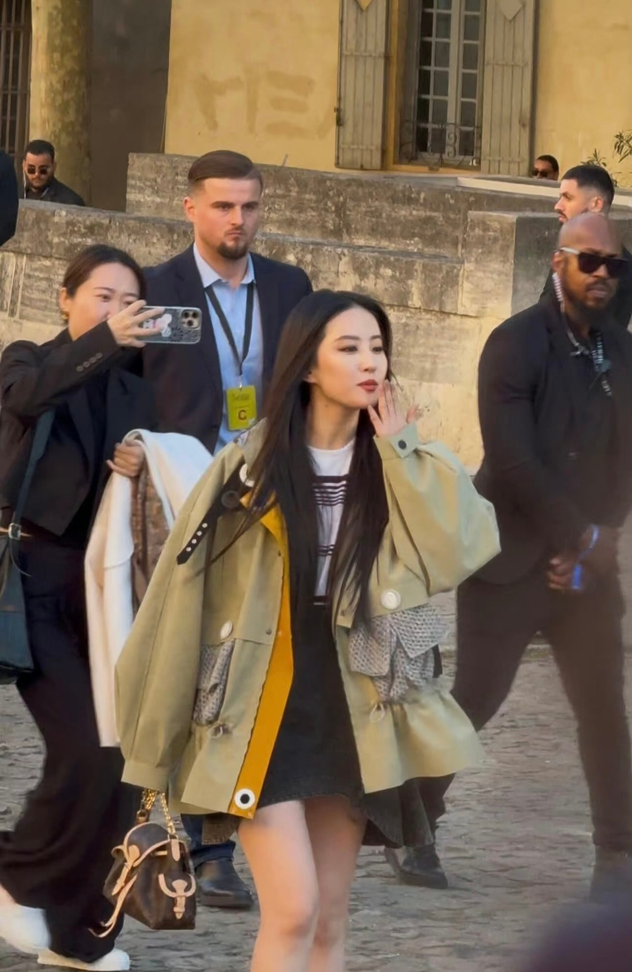 刘亦菲黑长直看秀美成女大学生了​​​